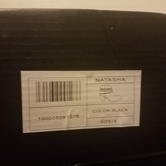 Black Leather Booties Size 6 - Picture 3 of 3